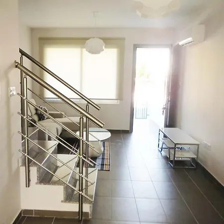 아파트 Maisonette Kypria M2 *