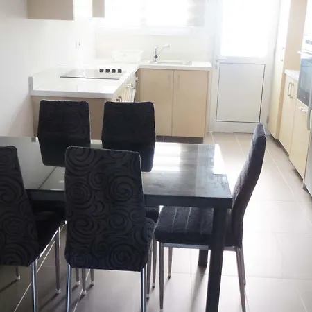 Maisonette Kypria M2 פאראלימני