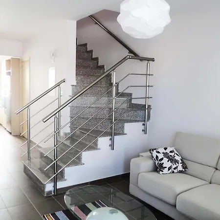 Maisonette Kypria M2 דירה פאראלימני