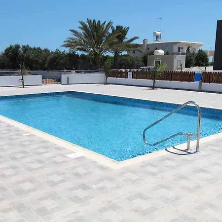 Maisonette Kypria M2 פאראלימני